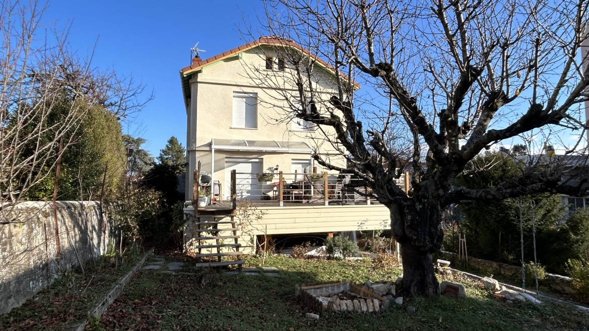 CHARMANTE MAISON DE 108 M2 SUR TERRAIN DE 528 M2 VALS PRES LE PUY