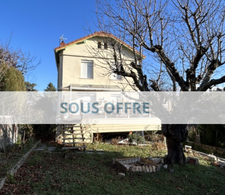 CHARMANTE MAISON DE 108 M2 SUR TERRAIN DE 528 M2 VALS PRES LE PUY