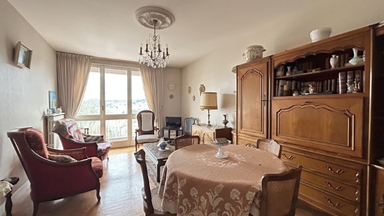 F3 AVEC BALCON + GARAGE ET CAVE PROCHE CENTRE VILLE