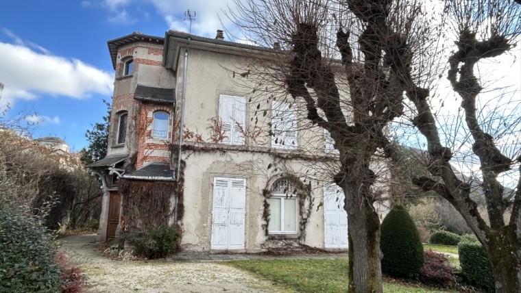 Maison de caractère avec parc arboré et dépendance locative BRIVES CHARENSAC