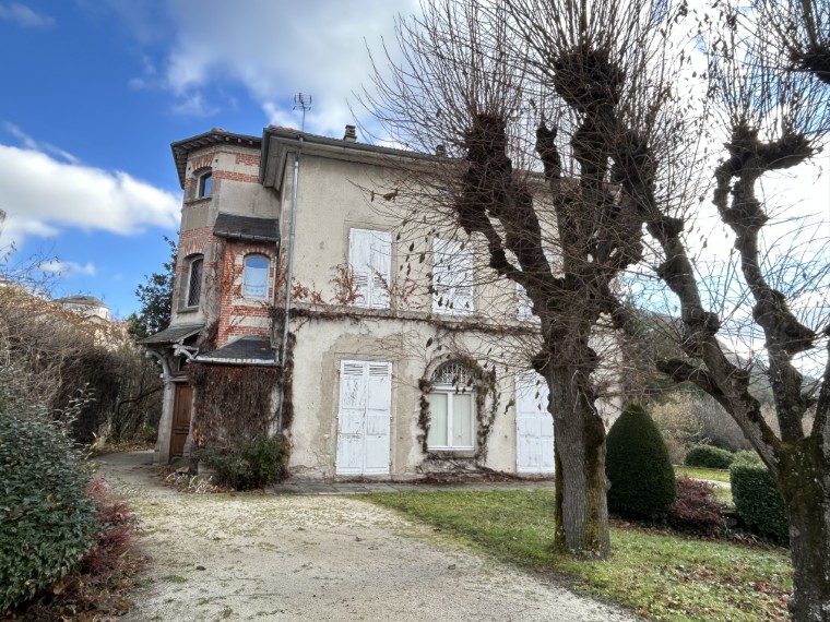 Maison de caractère avec parc arboré et dépendance locative BRIVES CHARENSAC