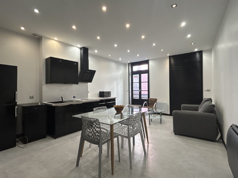 F2 40 M2 RENOVE CENTRE VILLE (PANNESSAC)
