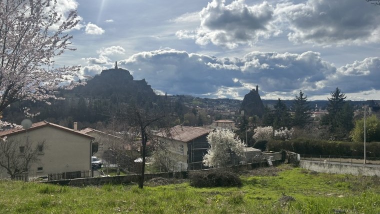 TERRAIN A VENDRE SUR AIGUILHE