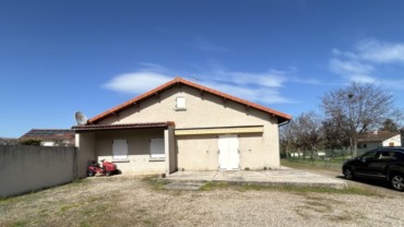 Maison familiale avec potentiel professionnel 295 m2 + terrain Sanssac l&rsquo;Eglise