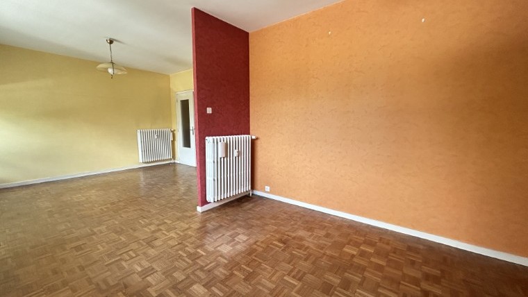 T4 90 M2 RDC SURELEVE  + STATIONNEMENT,CAVE ,GRENIER  SECTEUR SECURITE SOCIAL