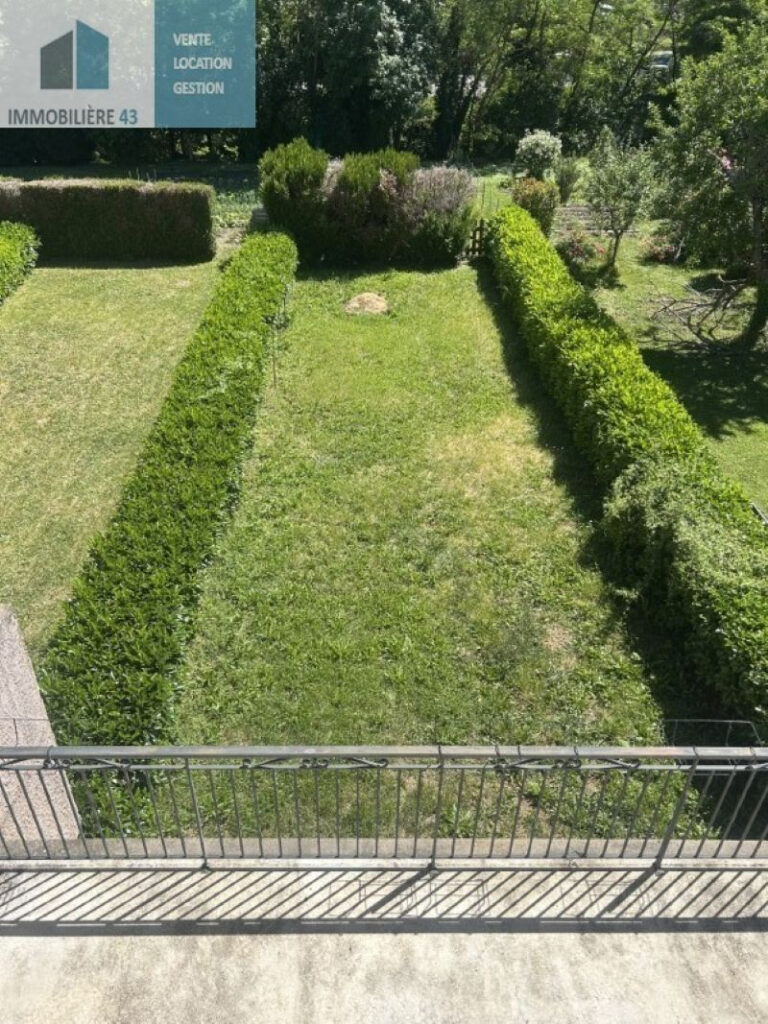 Terrain constructible Bains 1215 m2