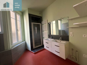 F4 CENTRE VILLE 123 M2