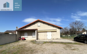Maison familiale avec potentiel professionnel 295 m2 + terrain Sanssac l&rsquo;Eglise