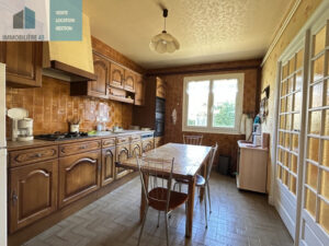 Maison familiale avec potentiel professionnel 295 m2 + terrain Sanssac l&rsquo;Eglise