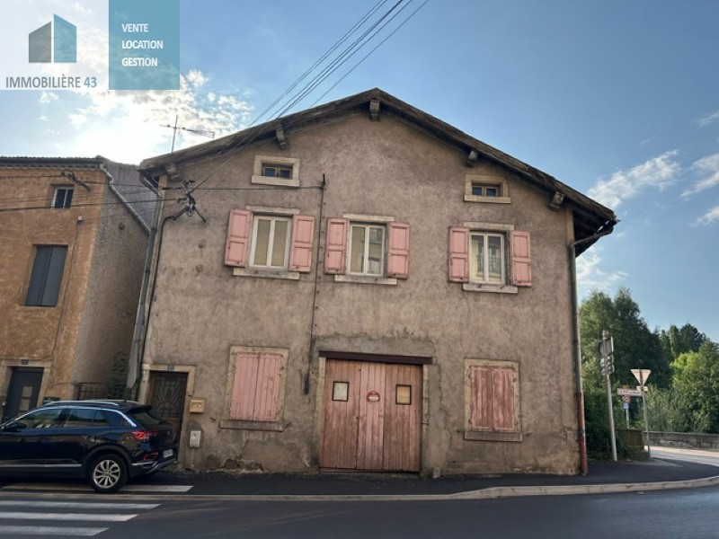 Ensemble immobilier dépôt + appartement + combles CHADRAC