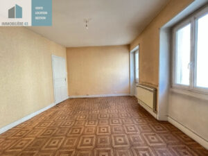 Ensemble immobilier dépôt + appartement + combles CHADRAC