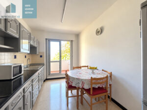 T2 AVEC BALCON PARKING ET ASCENSEUR (PLACEMENT, LOGEMENT DEJA LOUE)