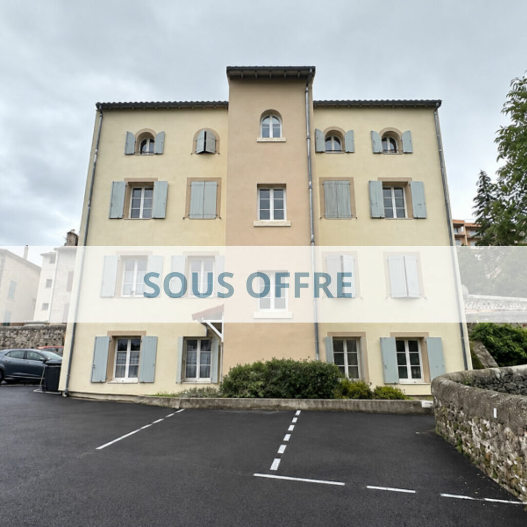 IMMEUBLE DE 8 LOGEMENTS + STATIONNEMENTS + CAVES LE PUY EN VELAY