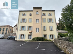 IMMEUBLE DE 8 LOGEMENTS + STATIONNEMENTS + CAVES LE PUY EN VELAY